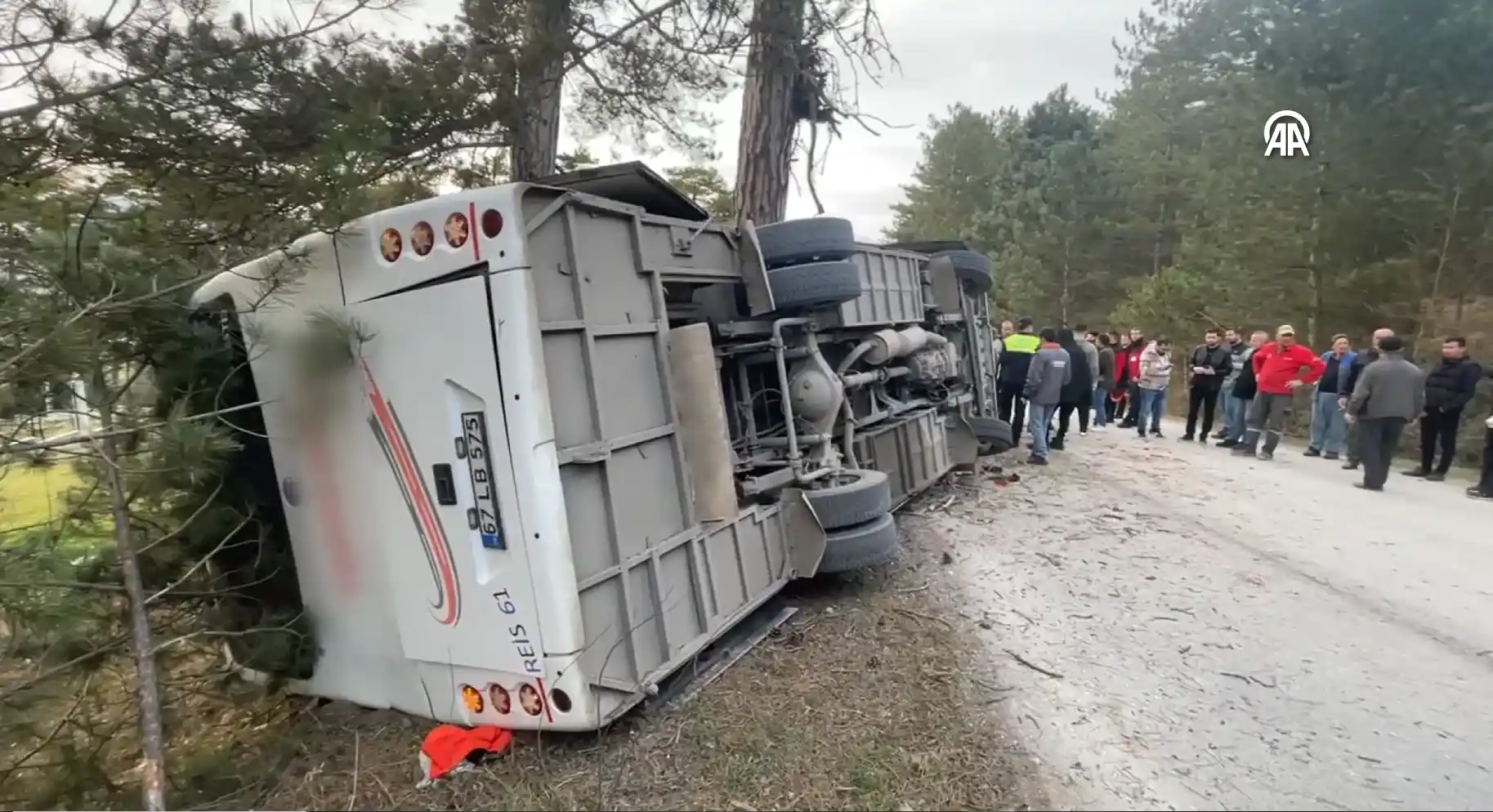 Bolu'da minibüs devrildi: 14 yaralı