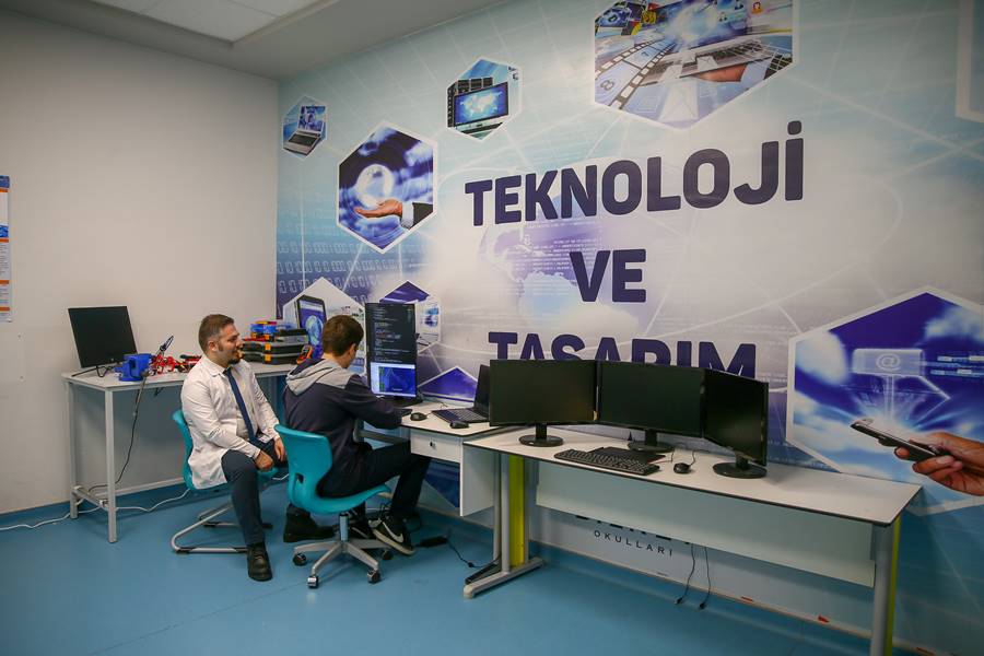 İzmirli lise öğrencisi Yaman Çakaroğlu, bilim seferi için Pasifik yolcusu