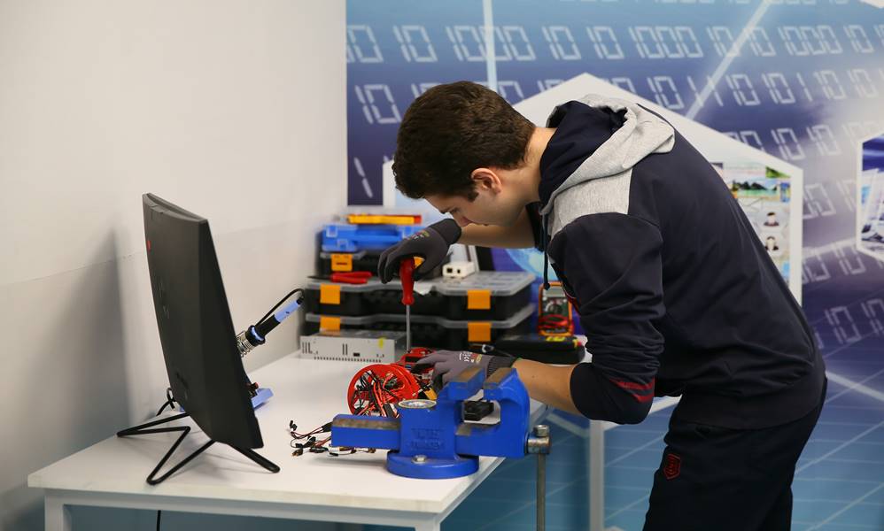 İzmirli lise öğrencisi Yaman Çakaroğlu, bilim seferi için Pasifik yolcusu