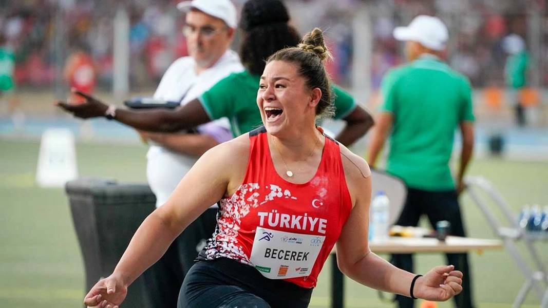 Milli sporcu Özlem Becerek
