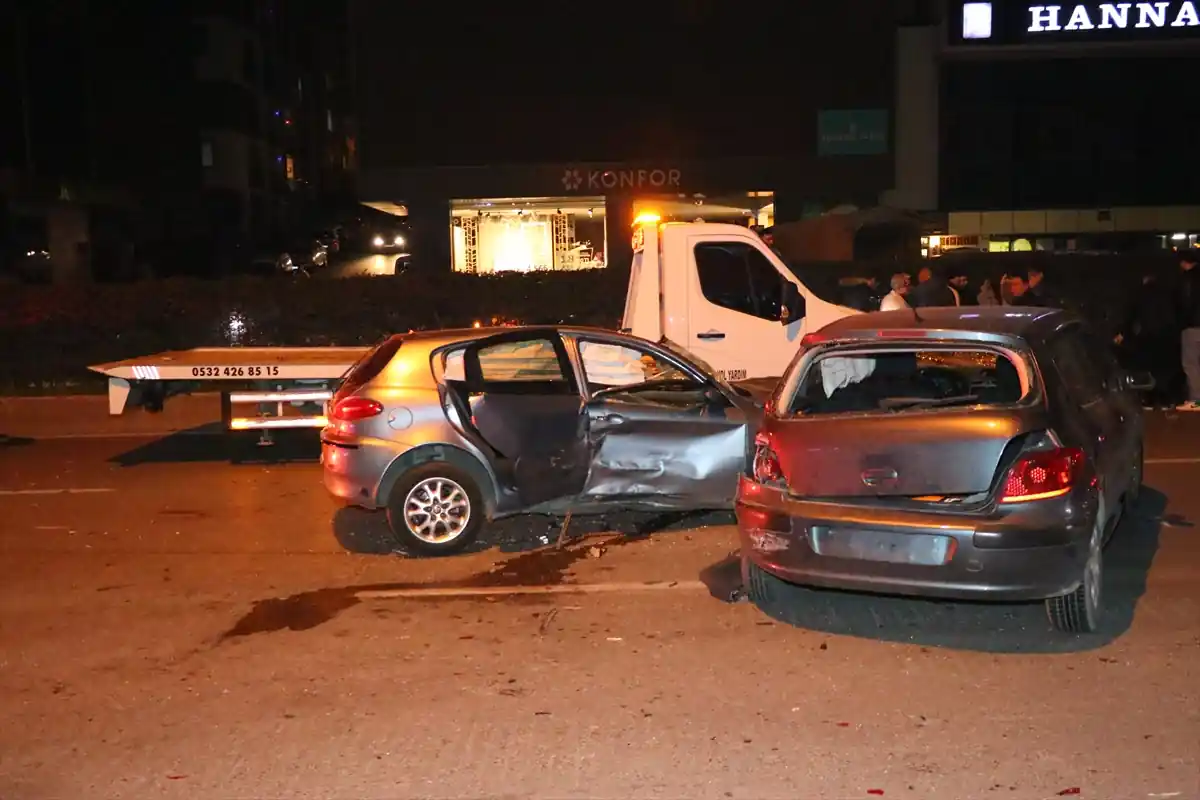 Zincirleme kazada 2 kişi öldü, 7 kişi yaralandı (1)