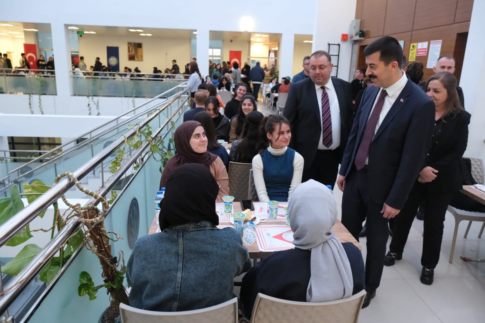 Kütahya’da öğretim üyeleri ve öğrenciler iftarda buluştu