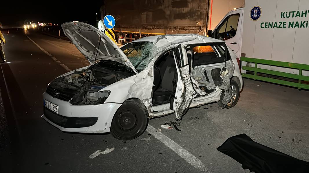 kütahya da trafik kazası ölü ve yaralı var