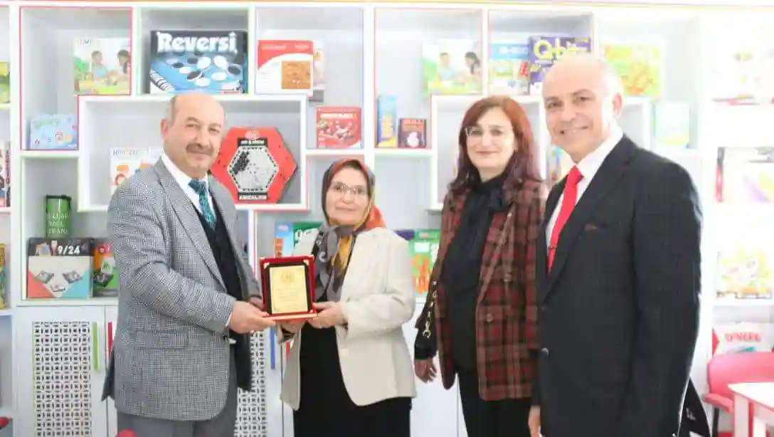 Kütahya’da emekli öğretmenden anlamlı bağış