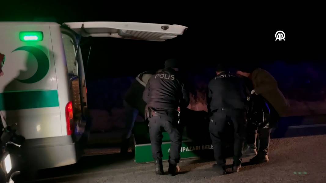 Eskişehir'de yön levhasına çarpan araç sürücüsü hayatını kaybetti