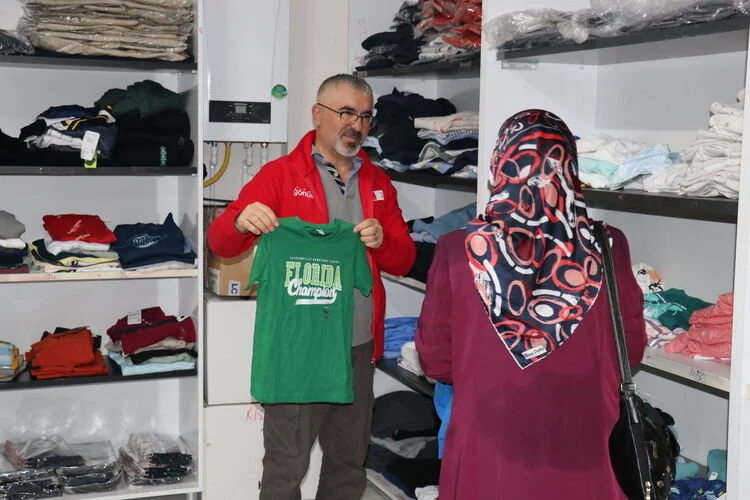 Bayramda 1500'ü aşkın çocuğun yüzü Kızılay Butik ile güldü