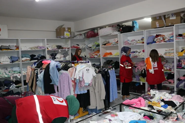 Bayramda 1500'ü aşkın çocuğun yüzü Kızılay Butik ile güldü