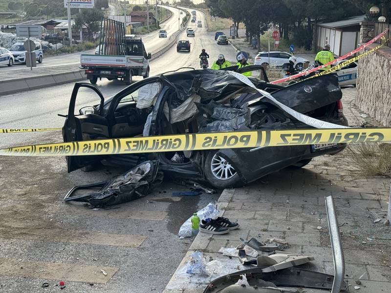 İzmir'de otomobil takla attı