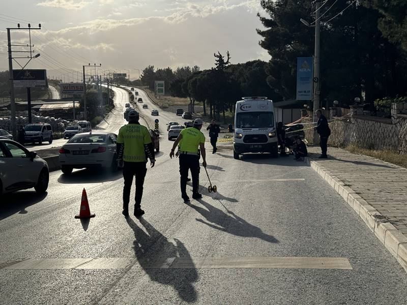 İzmir'de otomobil takla attı