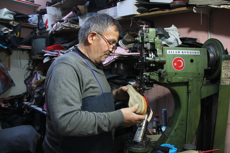 Kayseri'nin Ayakkabı Tamircisi: Mustafa Bebe'nin 55 Yıllık Hikayesi