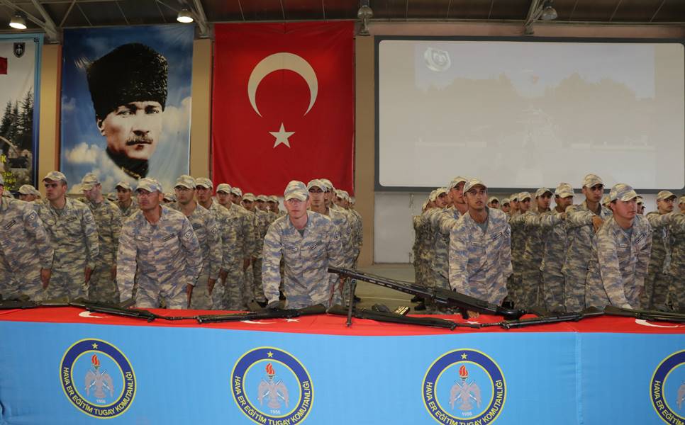 Kütahya'da eğitimlerini tamamlayan sözleşmeli erler yemin etti