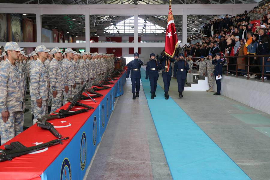 Kütahya'da eğitimlerini tamamlayan sözleşmeli erler yemin etti