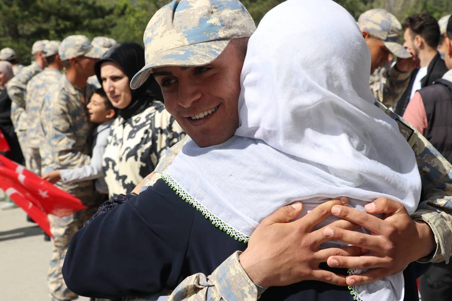 Kütahya'da eğitimlerini tamamlayan sözleşmeli erler yemin etti