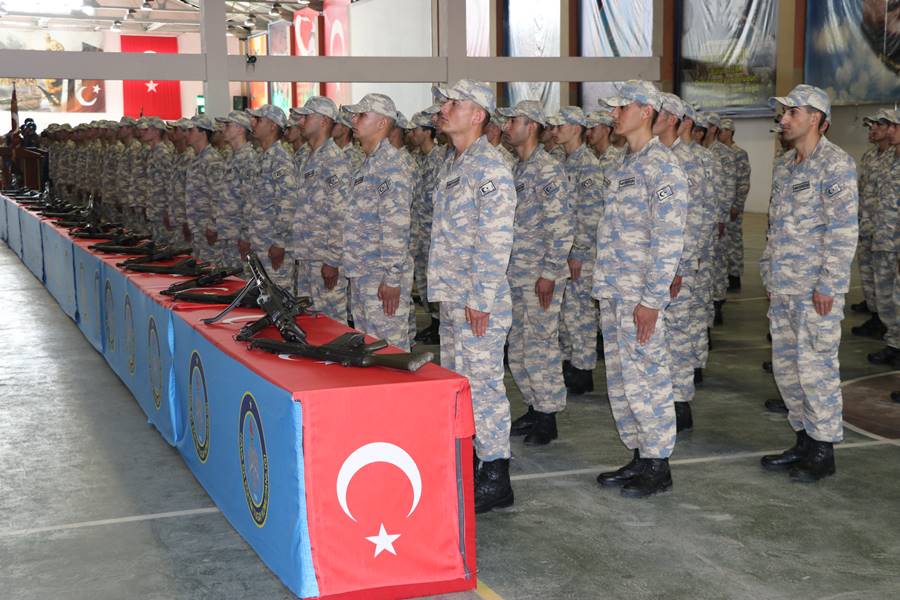 Kütahya'da eğitimlerini tamamlayan sözleşmeli erler yemin etti