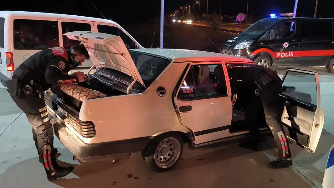 Kütahya'da drift attıktan sonra kaçan sürücü yakalandı