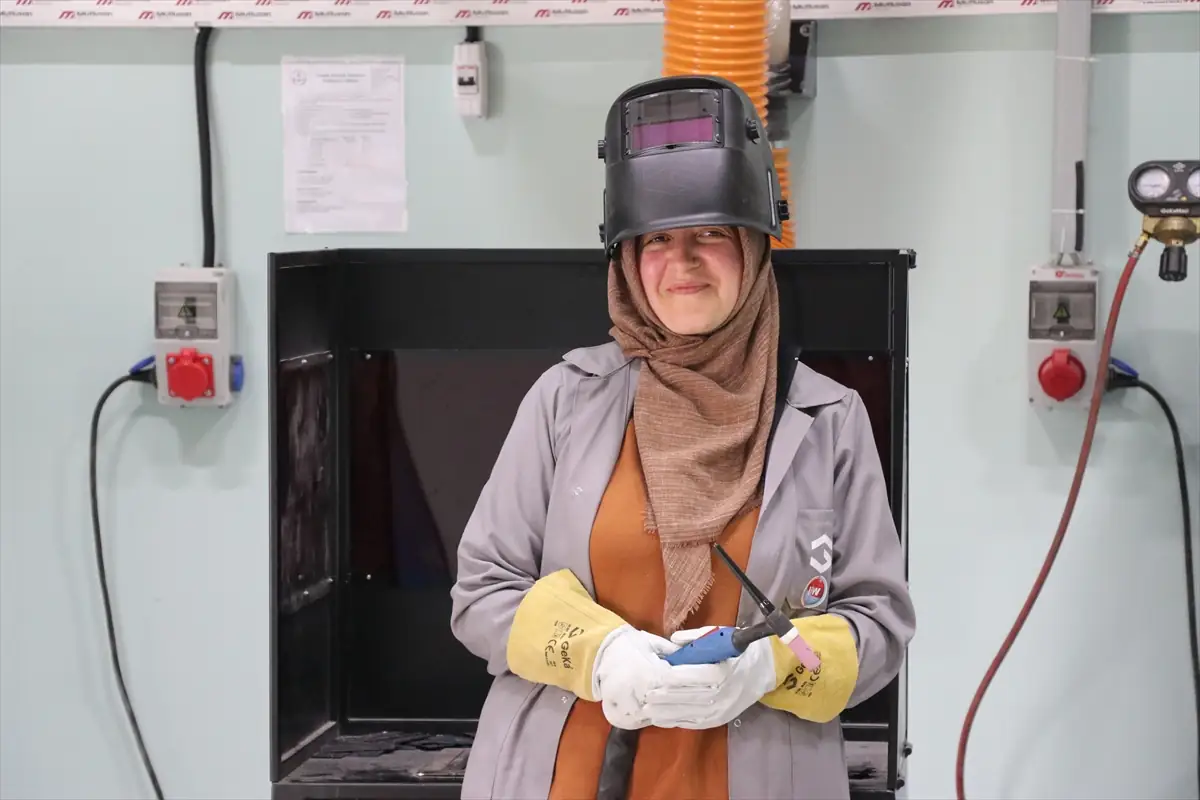 Kütahya'da kadınlara istihdam garantili kaynakçı eğitimi veriliyor