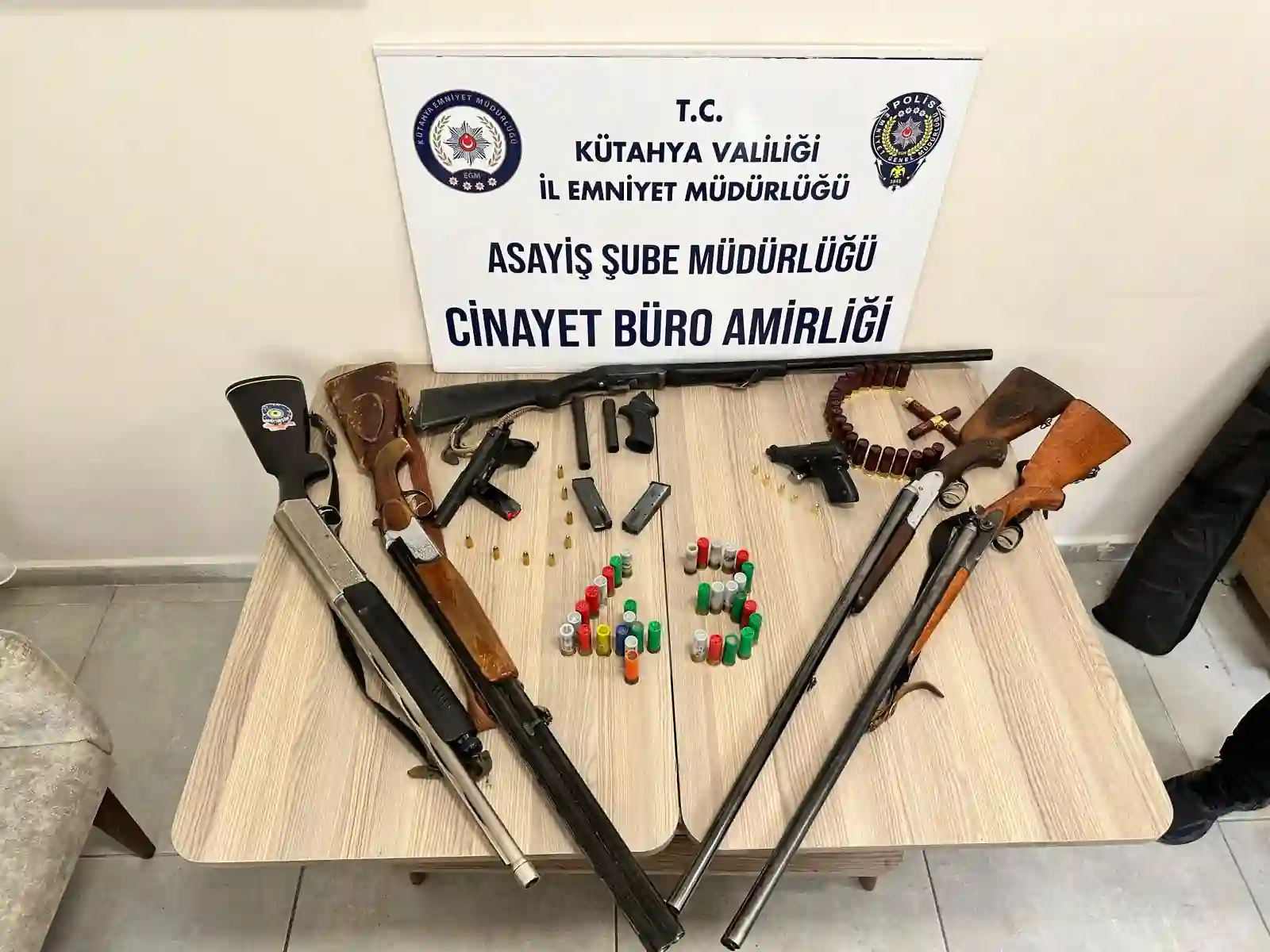 Kütahya'da polisinden yasa dışı silah ticaretine operasyon