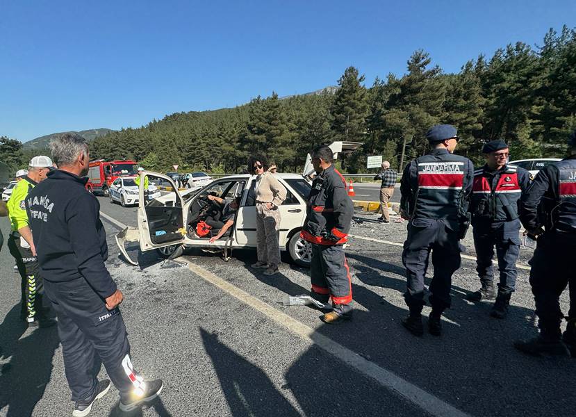 Manisa'da trafik kazası 3 yaralı