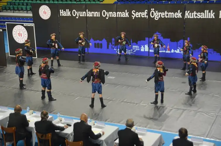 Okullararası halk oyunları