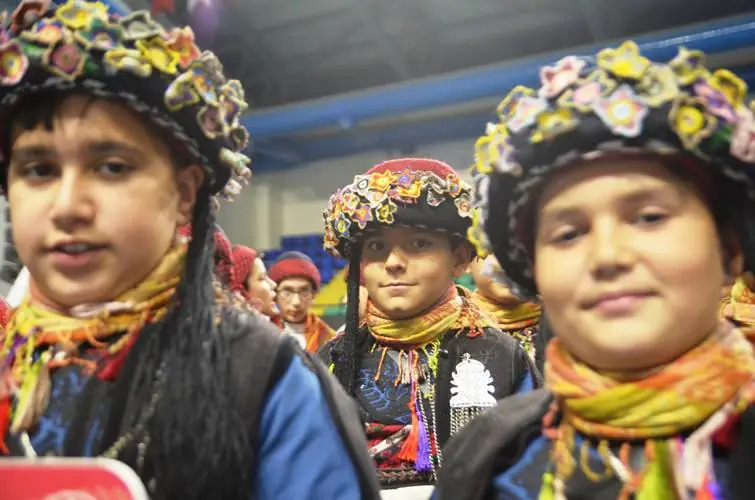 Okullararası halk oyunları