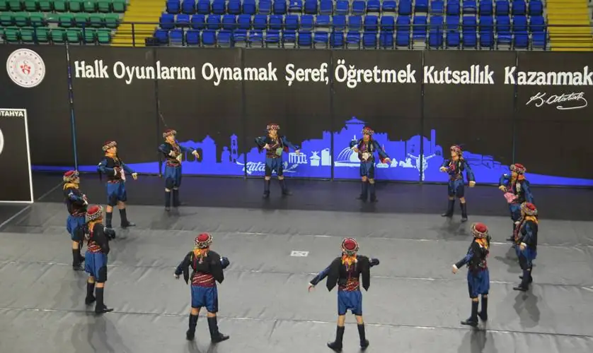 Okullararası halk oyunları