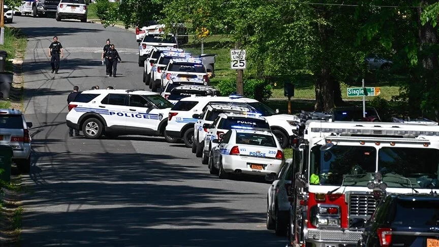 Polis arama için gittiği evde saldırıya uğradı