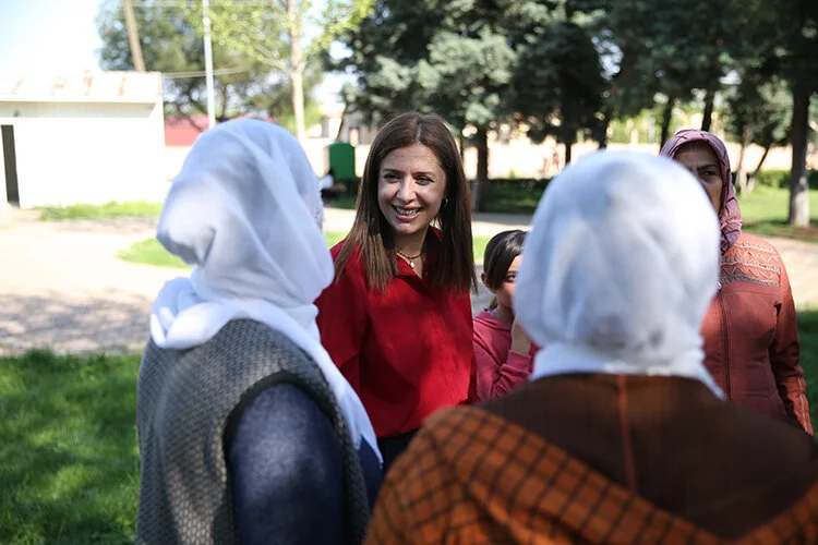 Eşinin görevi dolayısıyla kadın muhtar oldu