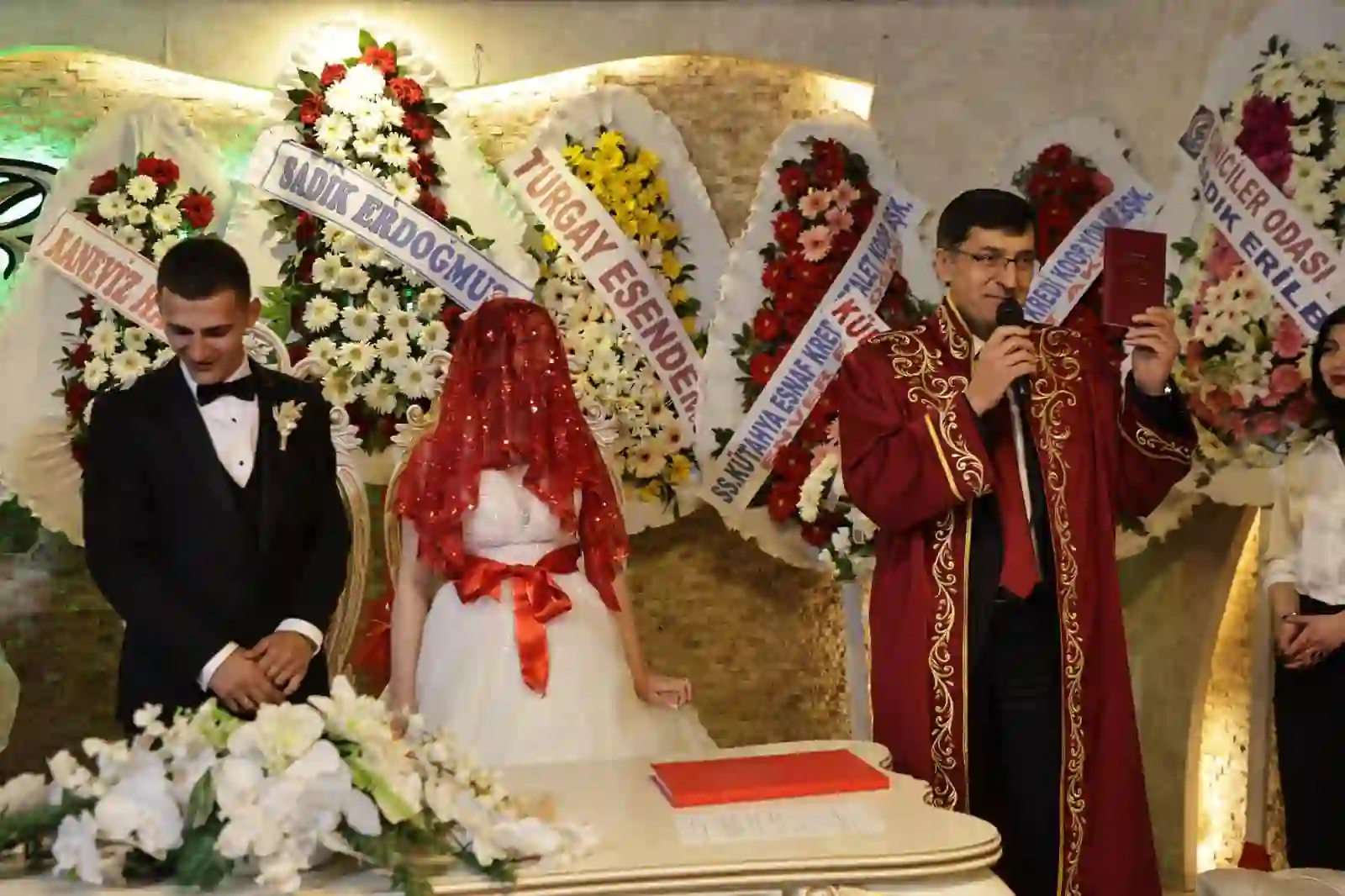 Kütahya’da Başkan Kahveci ilk nikahını kıydı