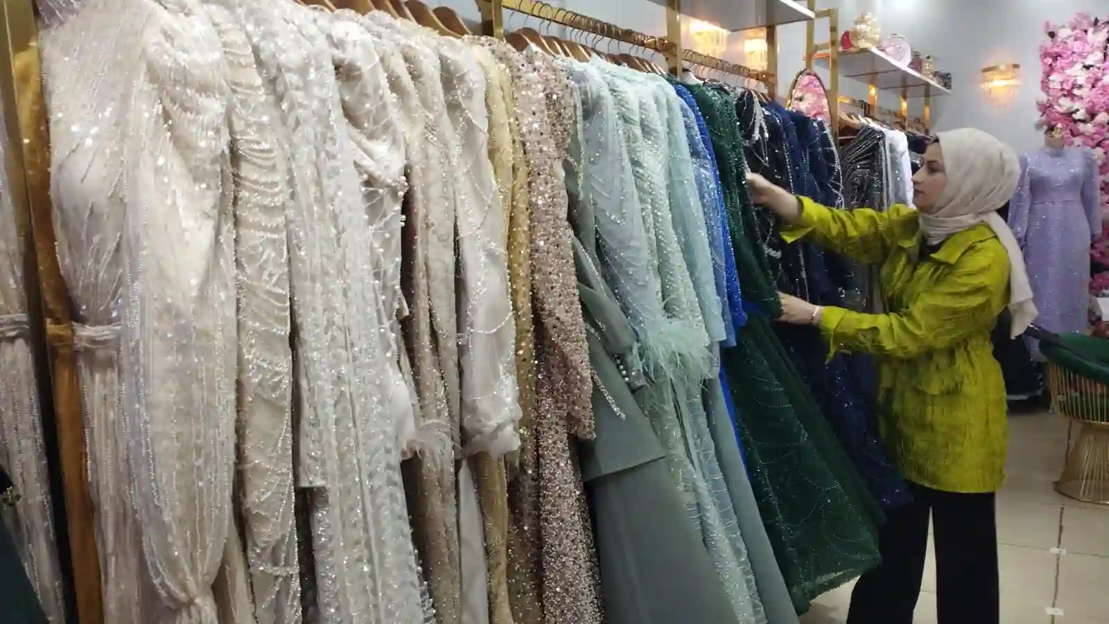 Kütahya’da yeni moda: Kiralık abiye 