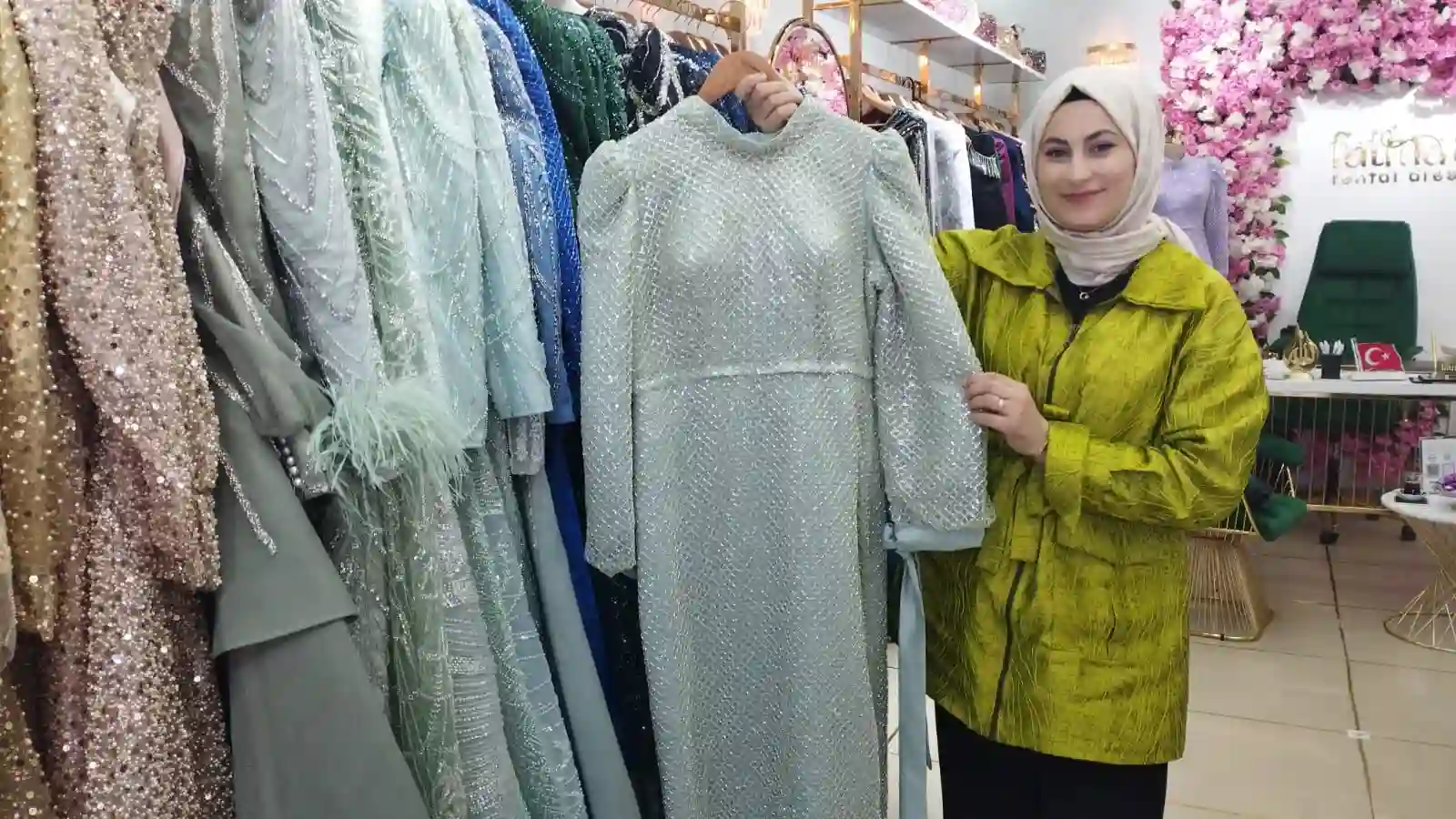 Kütahya’da yeni moda: Kiralık abiye 