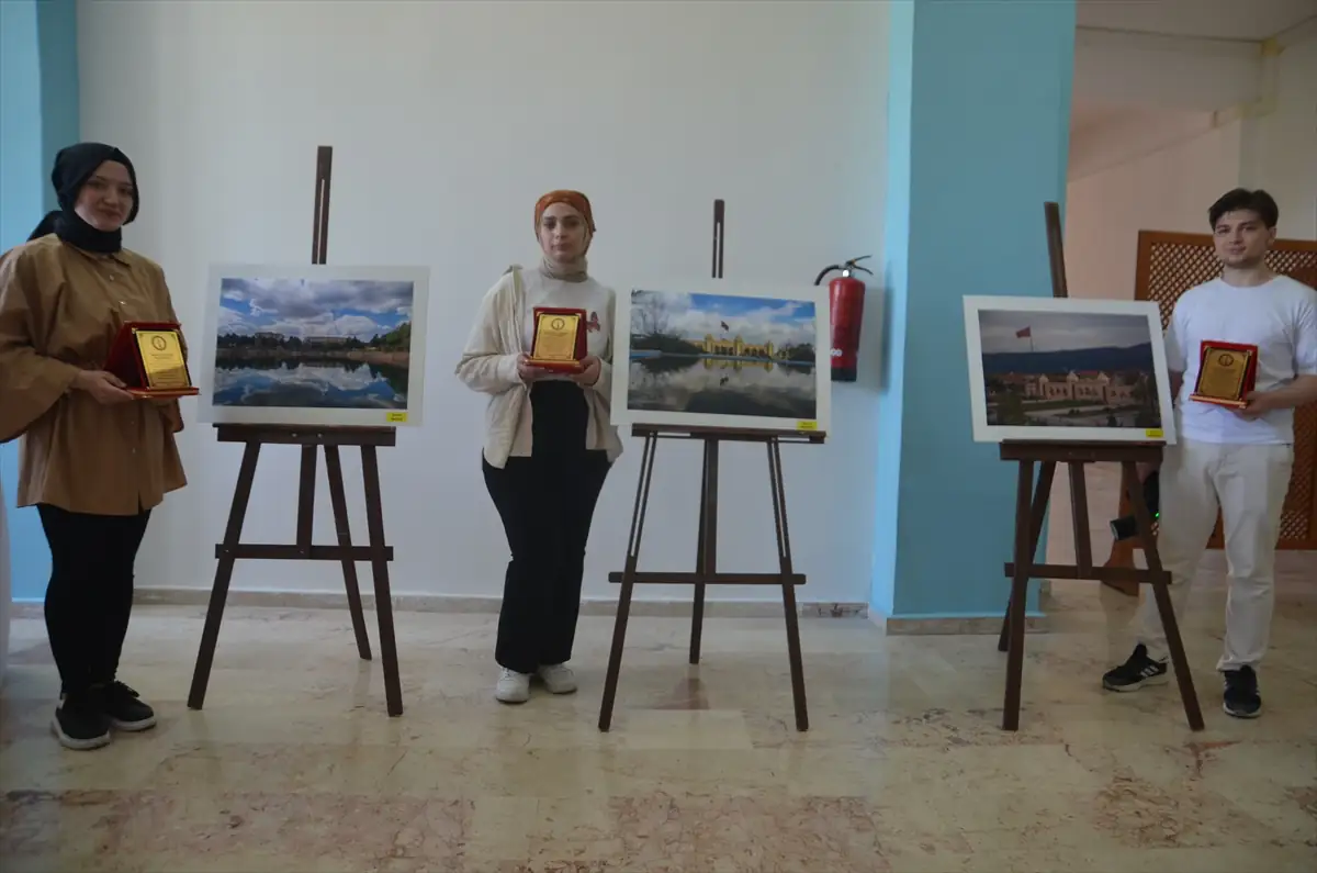 Kütahya’da en iyi üniversite fotoğrafları ödüllendirildi