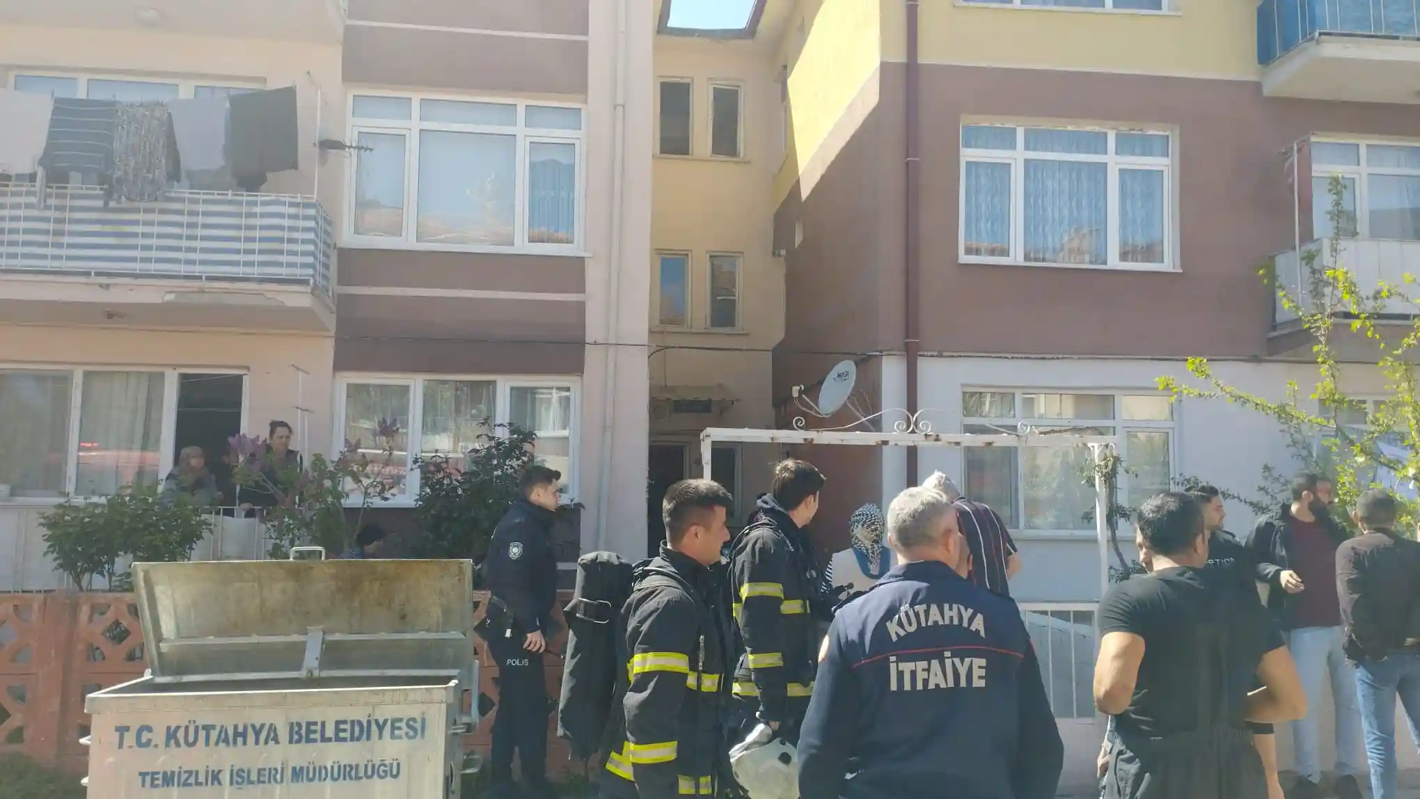 Kütahya’da balkonda çıkan yangın itfaiyeyi alarma geçirdi