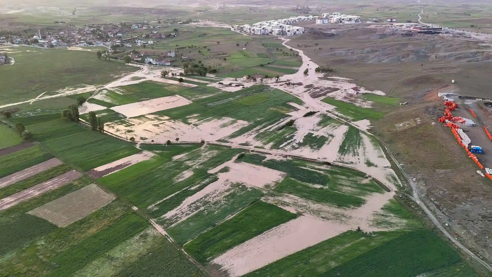 Kütahya'da dolu ve sağanak etkili oldu