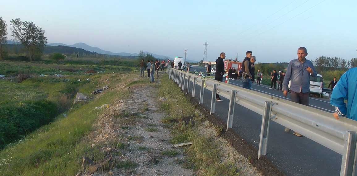 Motosiklet bariyerlere çarptı: 2 ölü