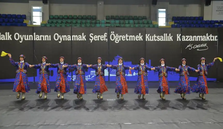 Okullararası halk oyunları