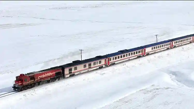 TCDD’nin ekspres trenleri binleri taşıdı 