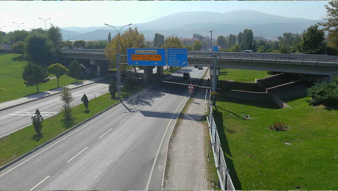 Kütahya’daki köprülü kavşakta genişletme çalışmaları başladı