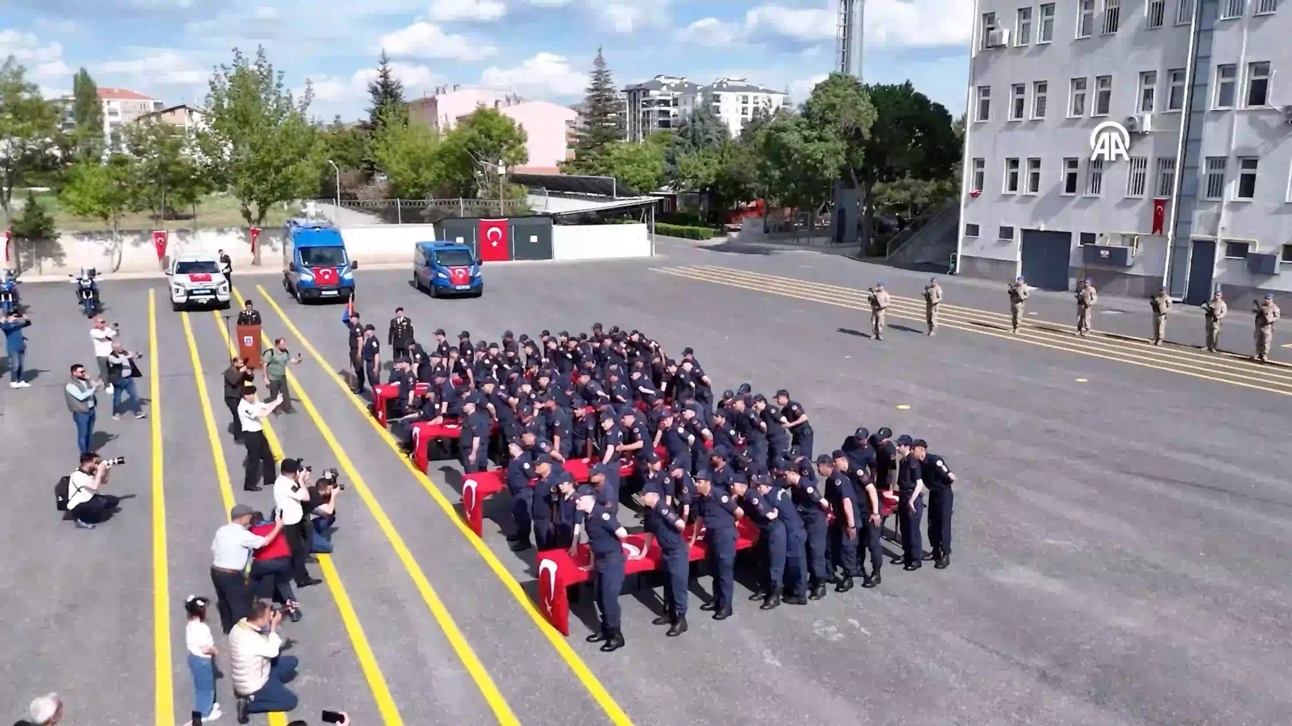 45 engelli genç bir günlüğüne temsili asker oldu