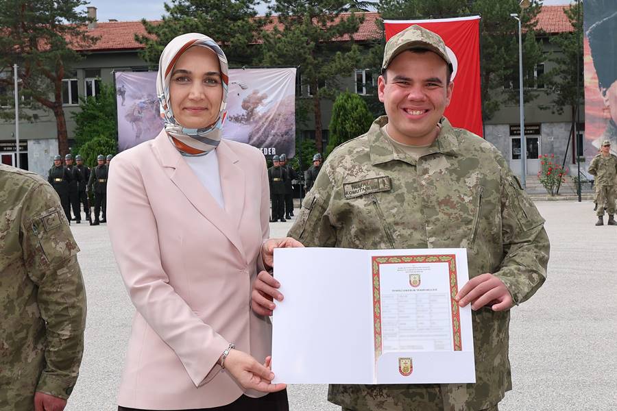 Afyonkarahisar'da engelliler için temsili askerlik töreni düzenlendi