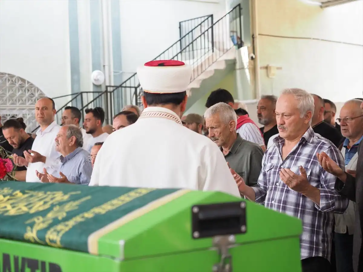 Aydın'da oğlu tarafından öldürülen baba, toprağa verildi