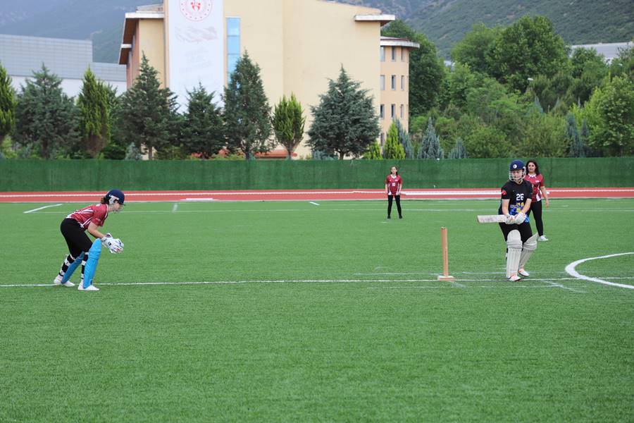 Denizli'de Kriket Okul Sporları Gençler Türkiye Şampiyonası başladı