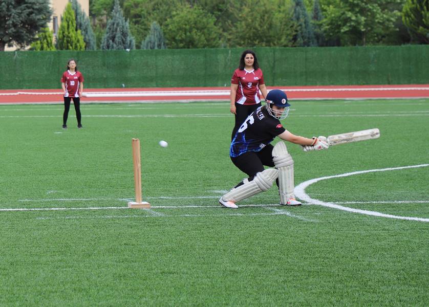 Denizli'de Kriket Okul Sporları Gençler Türkiye Şampiyonası başladı