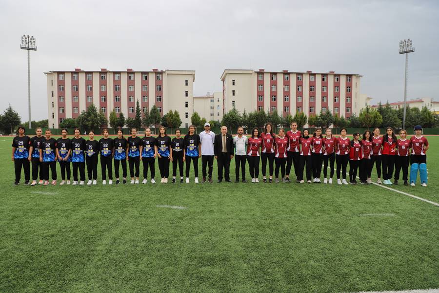 Denizli'de Kriket Okul Sporları Gençler Türkiye Şampiyonası başladı