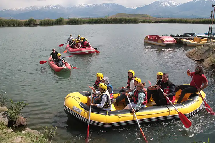  Engelliler Haftası'nda engelli bireyler rafting yaptı