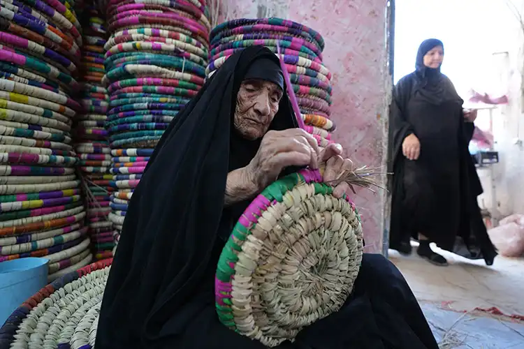 Irak Köyünde Kadınların Çoğu Hasırcılıkla Geçim Sağlıyor