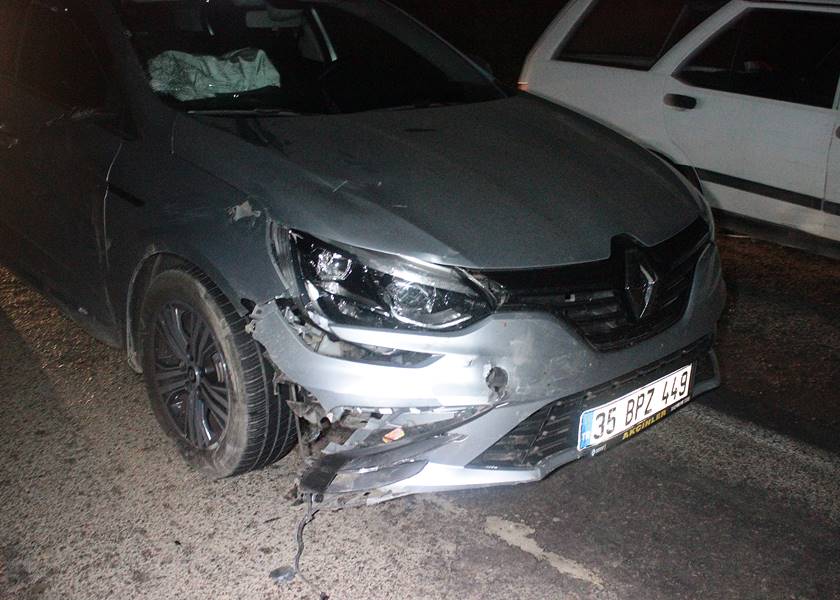 İzmir'de otomobille elektrikli bisiklet çarpıştı, 2 çocuk ağır yaralandı