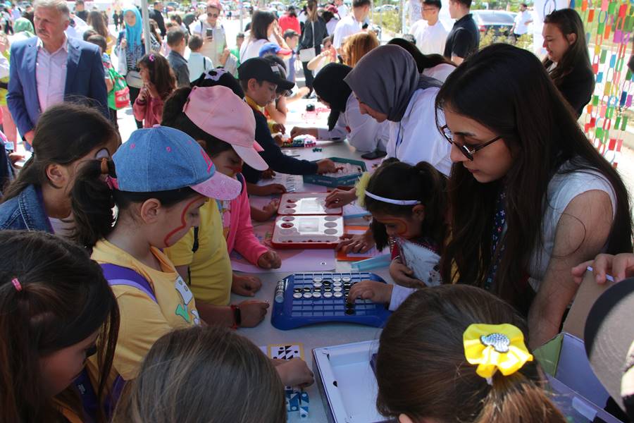 Kütahya Dumlupınar Üniversitesi’nde 1. Çocuk Şenliği düzenlendi