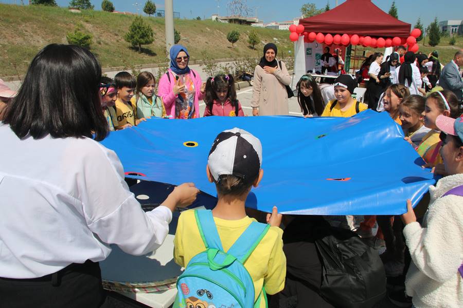 Kütahya Dumlupınar Üniversitesi’nde 1. Çocuk Şenliği düzenlendi