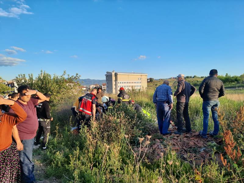 Kütahya'da traktörle gölete düşen dedeyi ekipler kurtardı