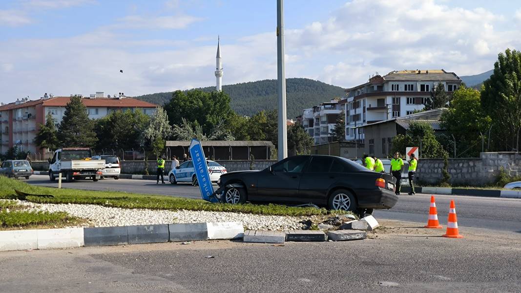 Kütahya’da tren garı önünde alkollü sürücü kaza yaptı